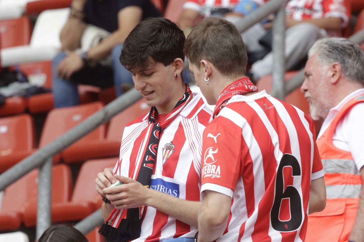 ¿Estuviste en El Molinón en el Sporting - Eldense? ¡Búscate!