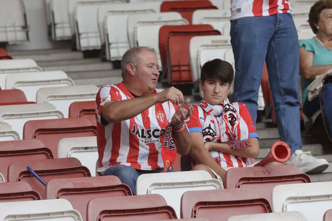 ¿Estuviste en El Molinón en el Sporting - Eldense? ¡Búscate!