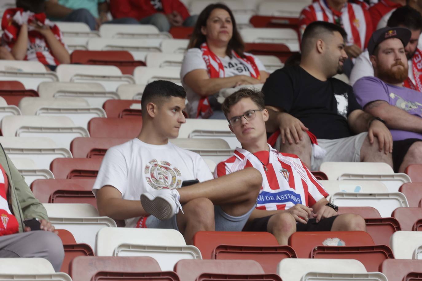 ¿Estuviste en El Molinón en el Sporting - Eldense? ¡Búscate!