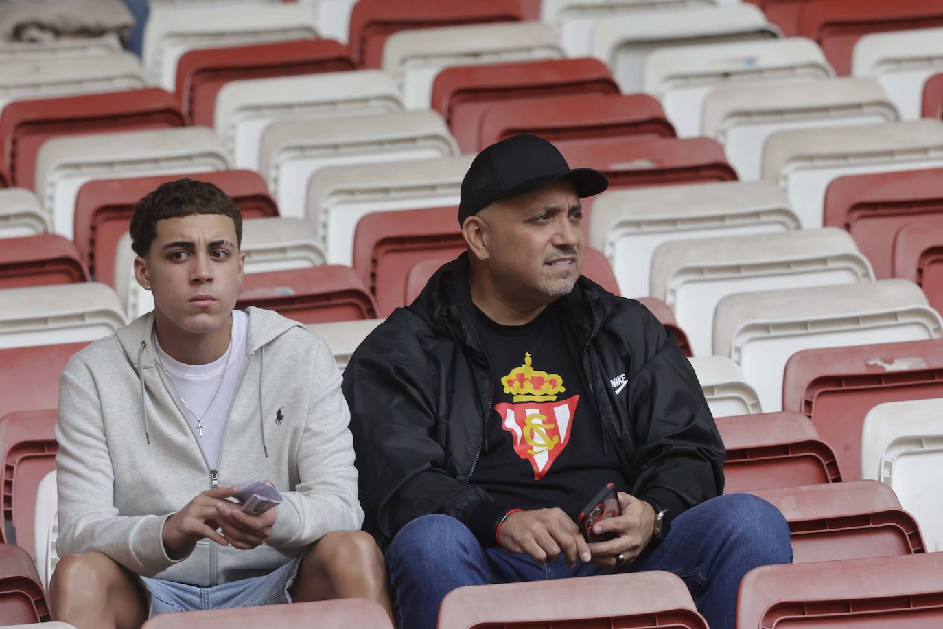 ¿Estuviste en El Molinón en el Sporting - Eldense? ¡Búscate!