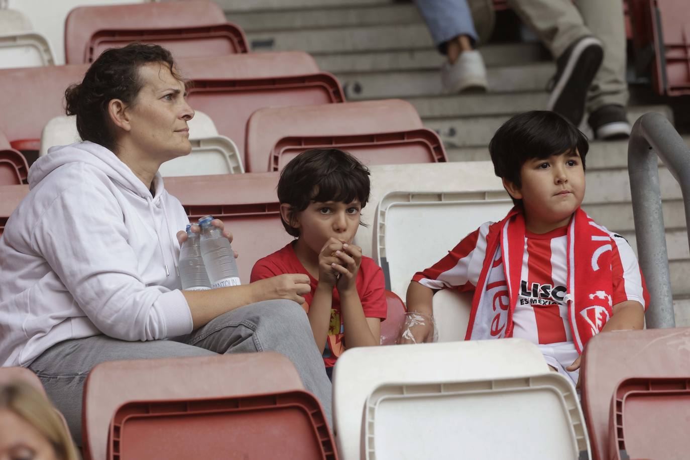 ¿Estuviste en El Molinón en el Sporting - Eldense? ¡Búscate!