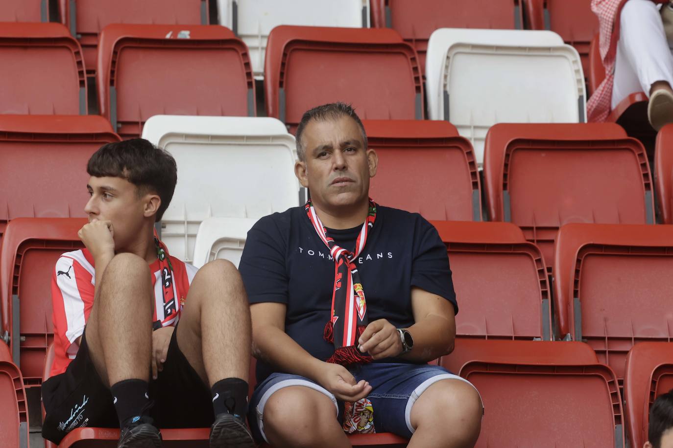 ¿Estuviste en El Molinón en el Sporting - Eldense? ¡Búscate!