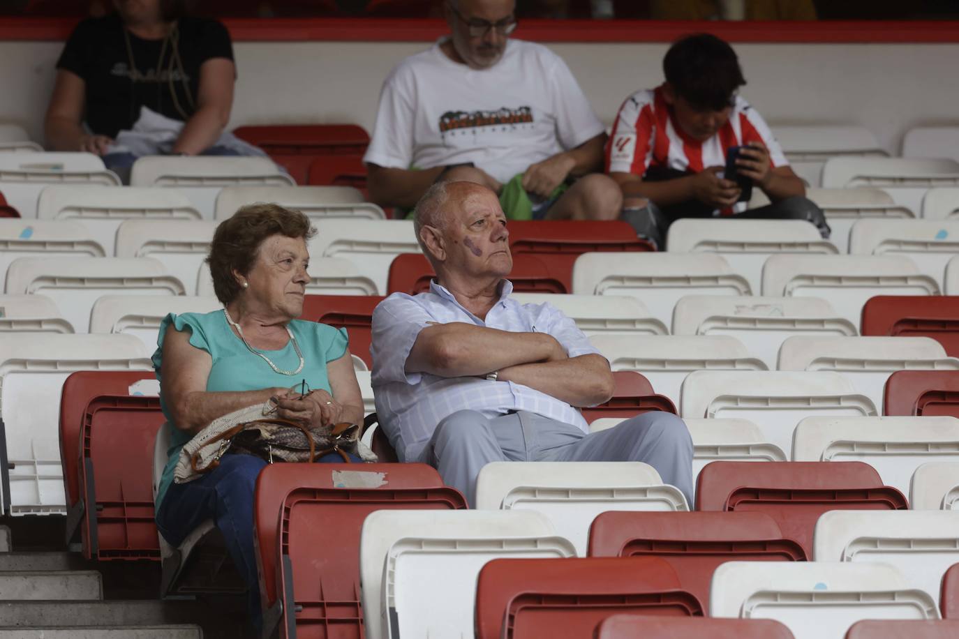 ¿Estuviste en El Molinón en el Sporting - Eldense? ¡Búscate!