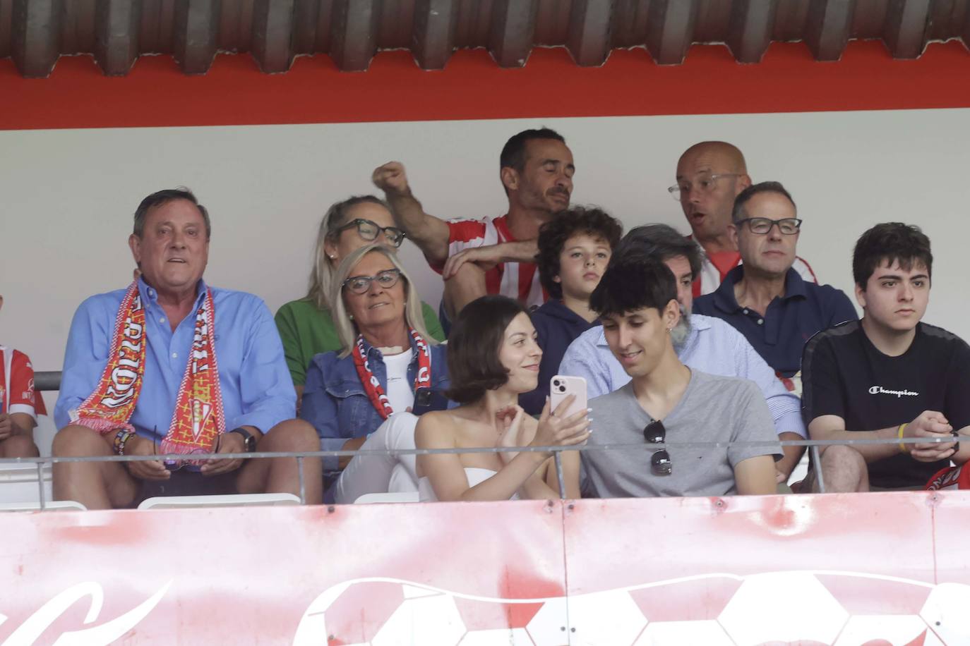 ¿Estuviste en El Molinón en el Sporting - Eldense? ¡Búscate!