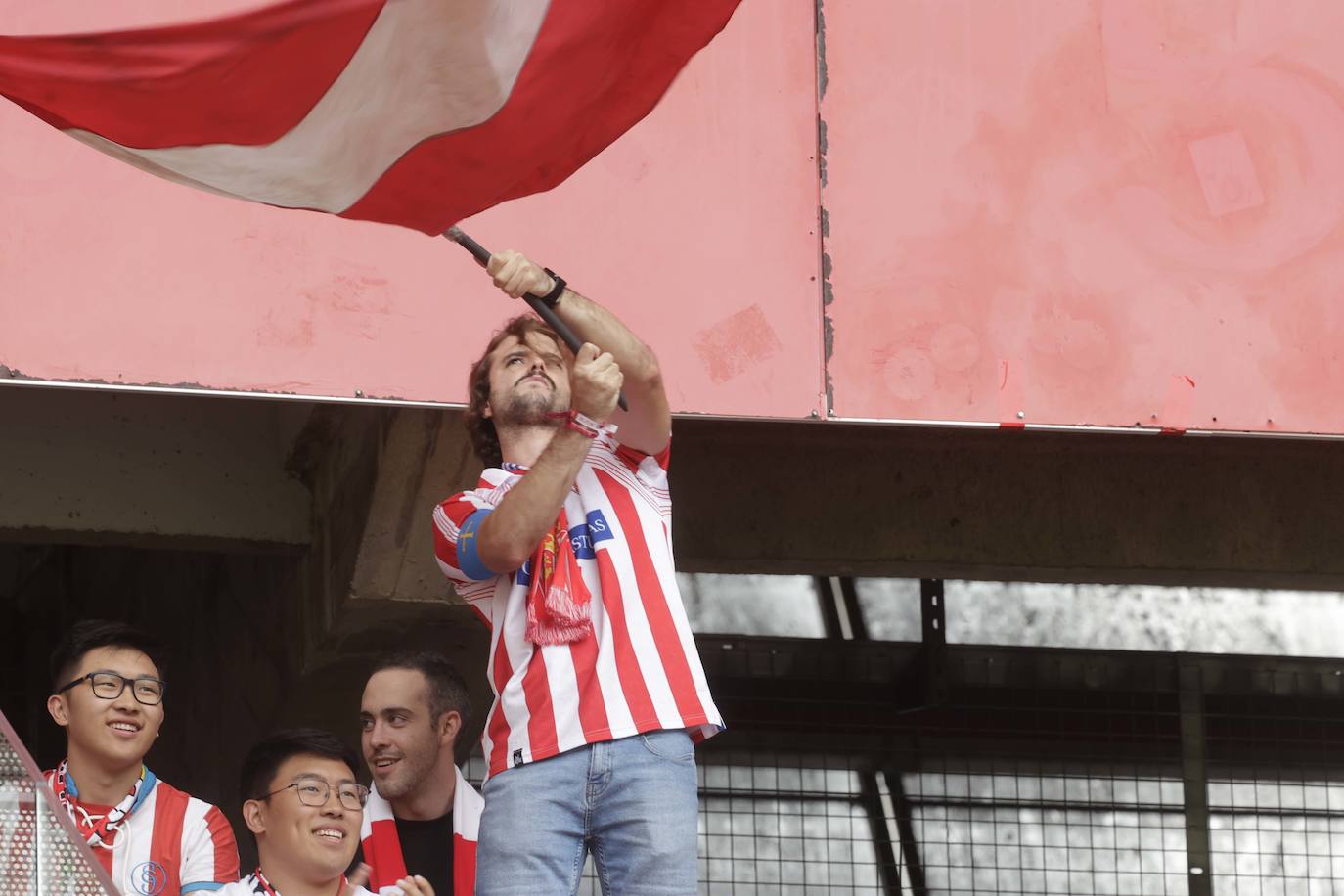 ¿Estuviste en El Molinón en el Sporting - Eldense? ¡Búscate!