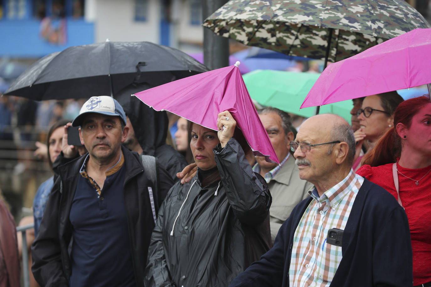 Tazones vive un Desembarco pasado por agua