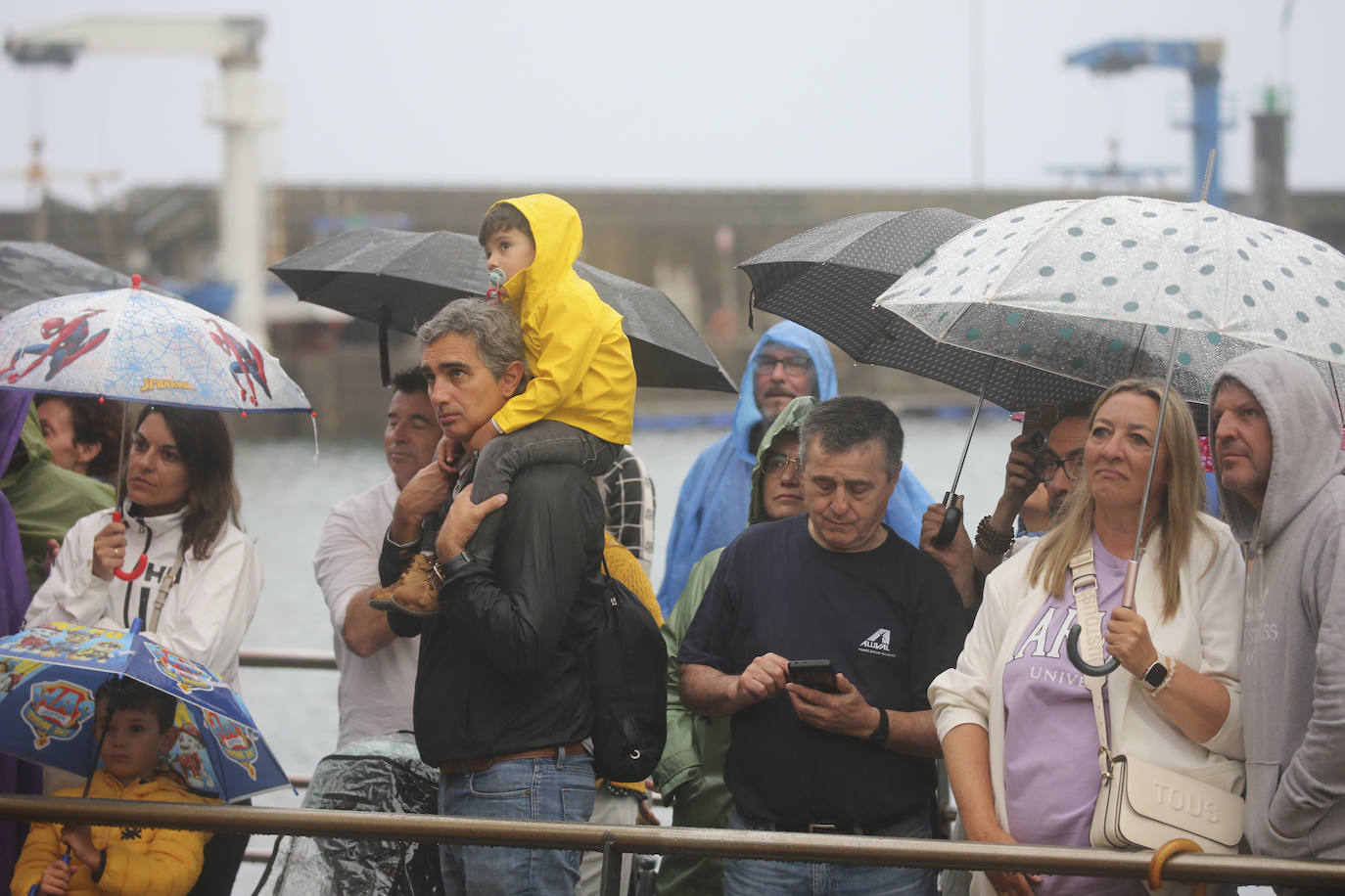 Tazones vive un Desembarco pasado por agua