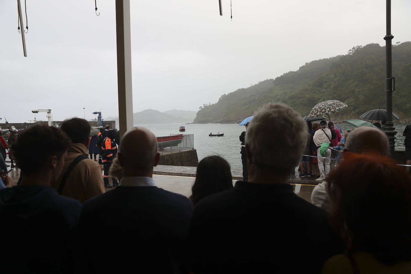 Tazones vive un Desembarco pasado por agua