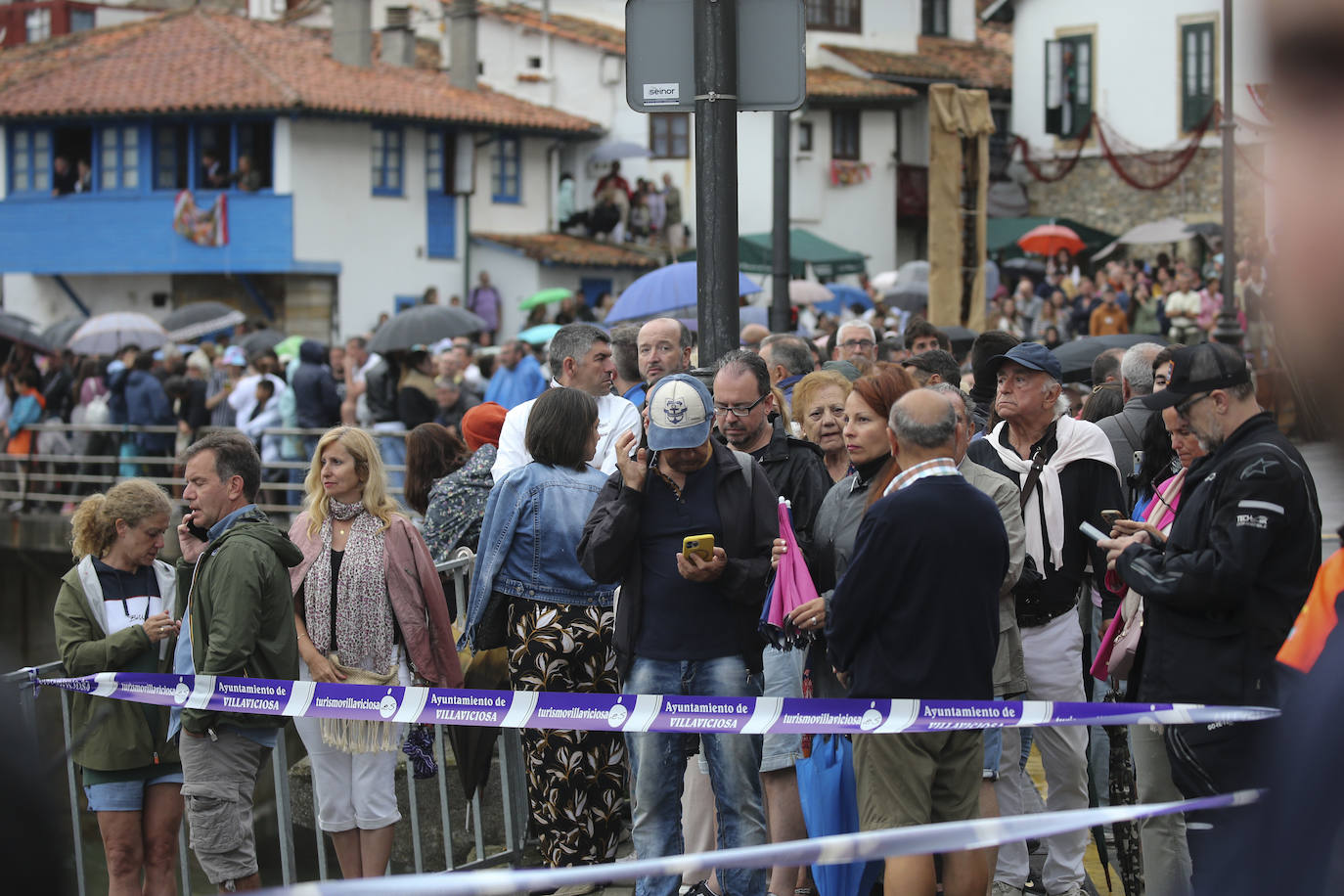 Tazones vive un Desembarco pasado por agua