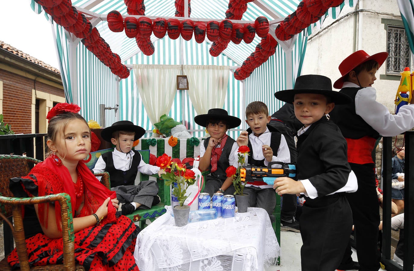 El Descenso Folklórico del Nalón no se rinde ante la lluvia