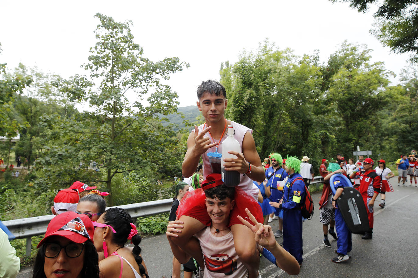 El Descenso Folklórico del Nalón no se rinde ante la lluvia