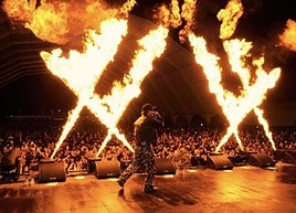 Un concierto de MVRK, con el público enfervorecido.