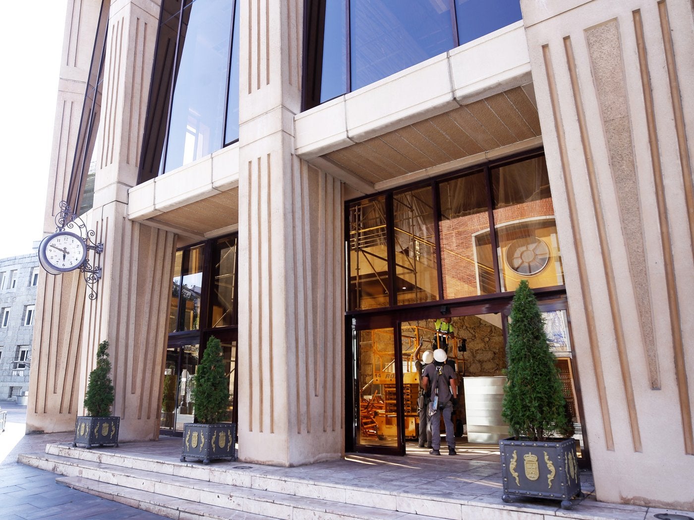 Las obras en el interior del Auditorio Príncipe Felipe, que estará cerrado hasta octubre.