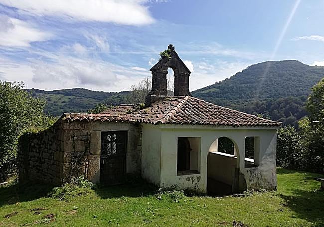 La Asociación de Vecinos retejó la iglesia y la cuida.