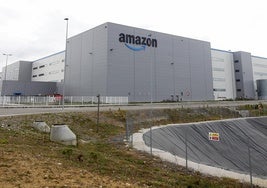 El centro logístico de Amazon, en el polígono de Bobes.