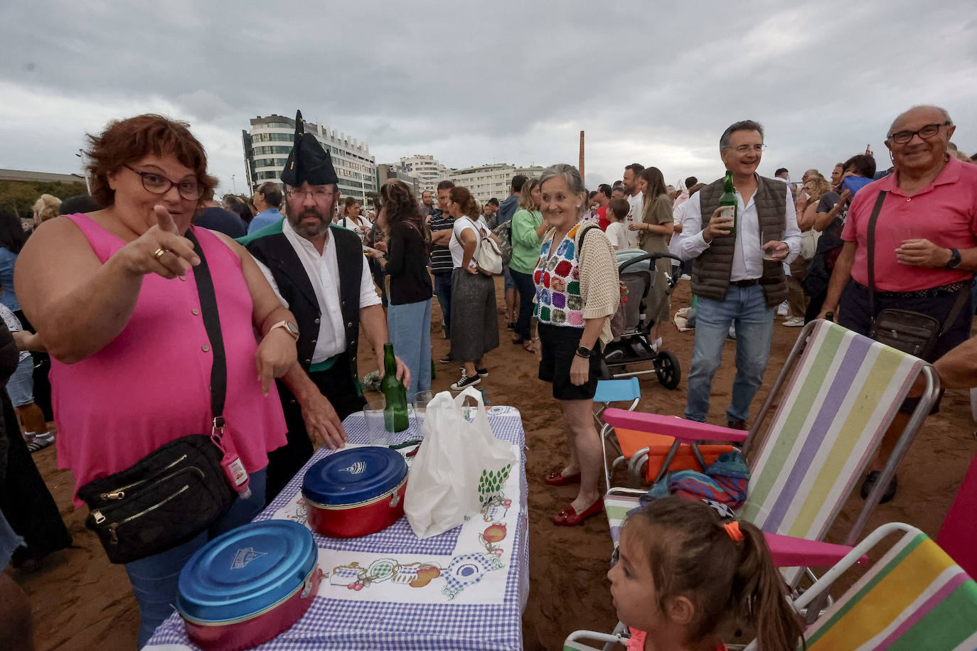 ¿Estuviste intentando batir el récord de escanciado de Gijón? ¡Búscate!