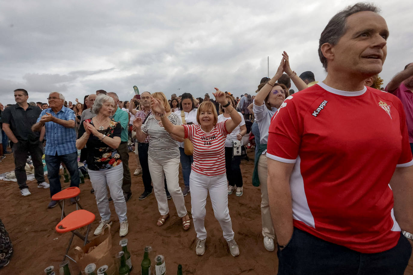 ¿Estuviste intentando batir el récord de escanciado de Gijón? ¡Búscate!