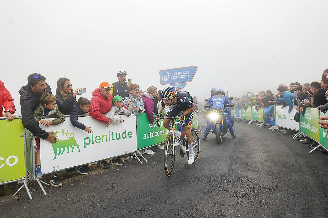 Asturias, escenario ciclista: las imágenes de la Vuelta en la llegada al Cuitu Negru