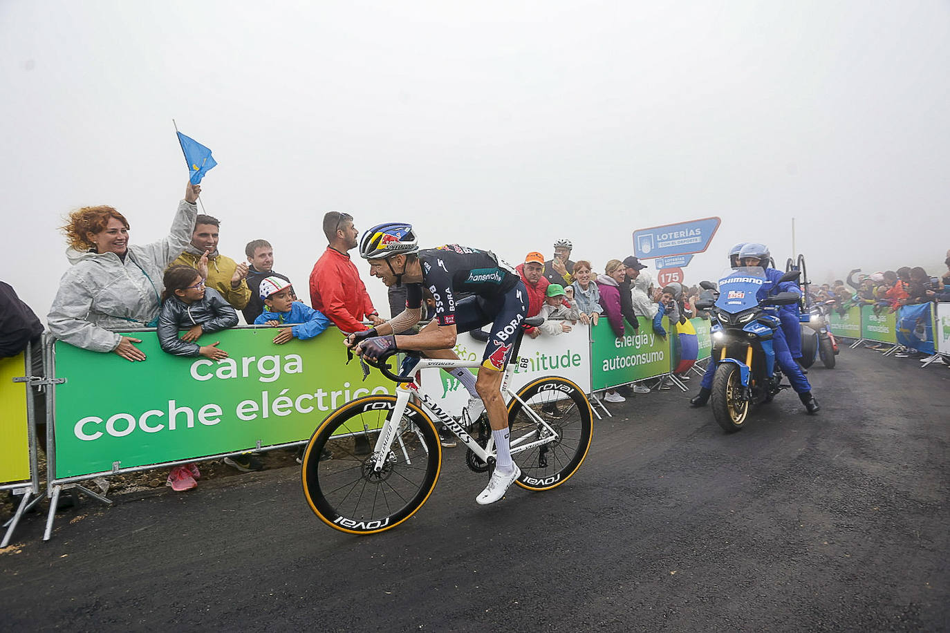 Asturias, escenario ciclista: las imágenes de la Vuelta en la llegada al Cuitu Negru