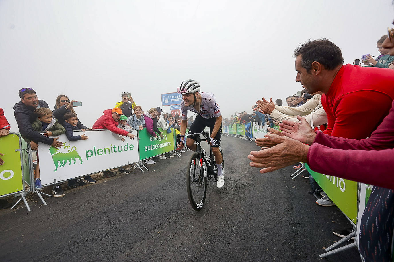 Asturias, escenario ciclista: las imágenes de la Vuelta en la llegada al Cuitu Negru