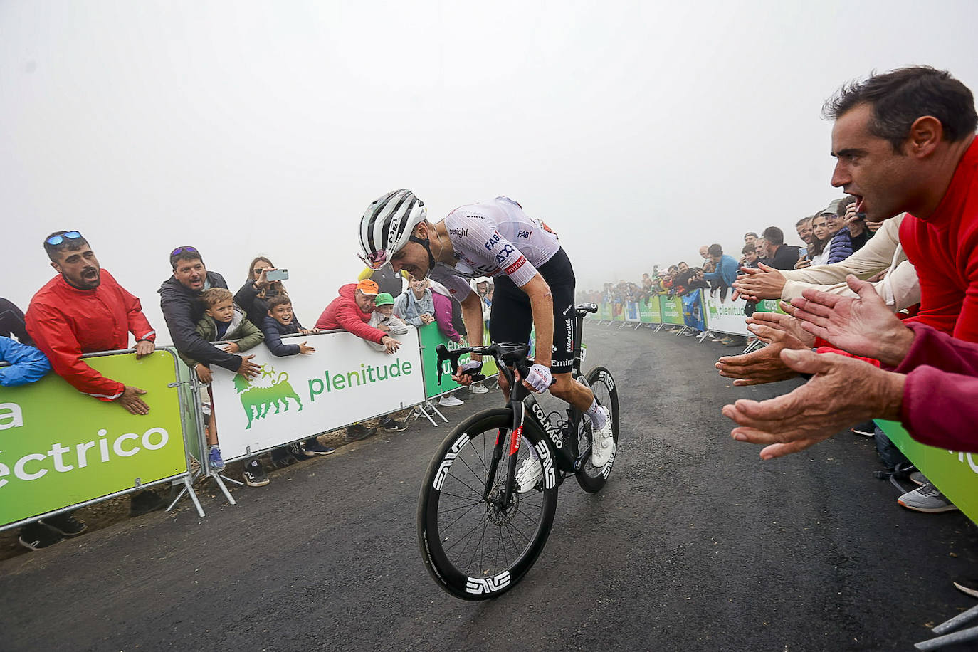 Asturias, escenario ciclista: las imágenes de la Vuelta en la llegada al Cuitu Negru