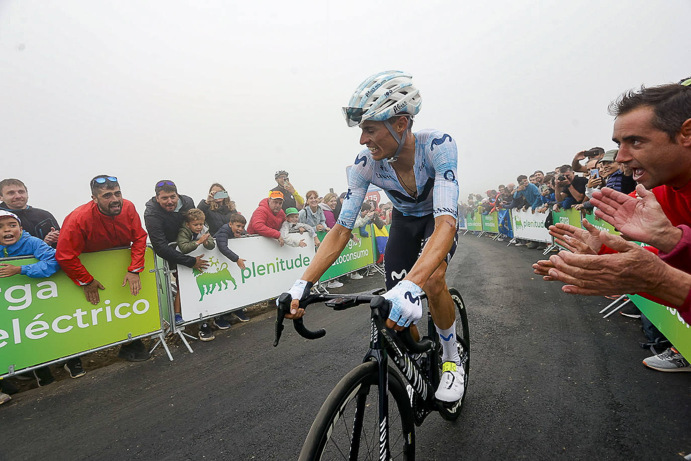 Asturias, escenario ciclista: las imágenes de la Vuelta en la llegada al Cuitu Negru