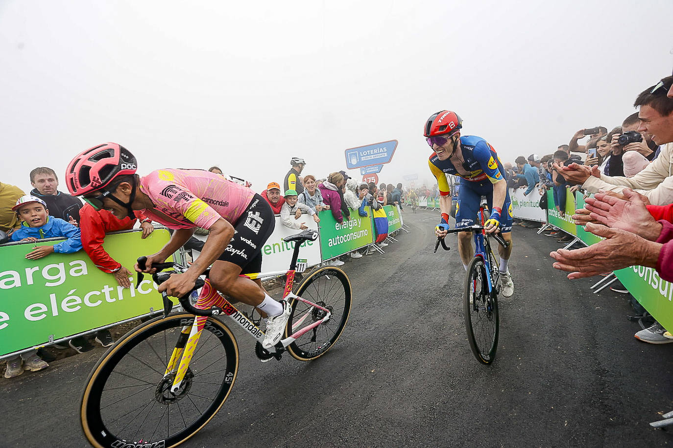 Asturias, escenario ciclista: las imágenes de la Vuelta en la llegada al Cuitu Negru