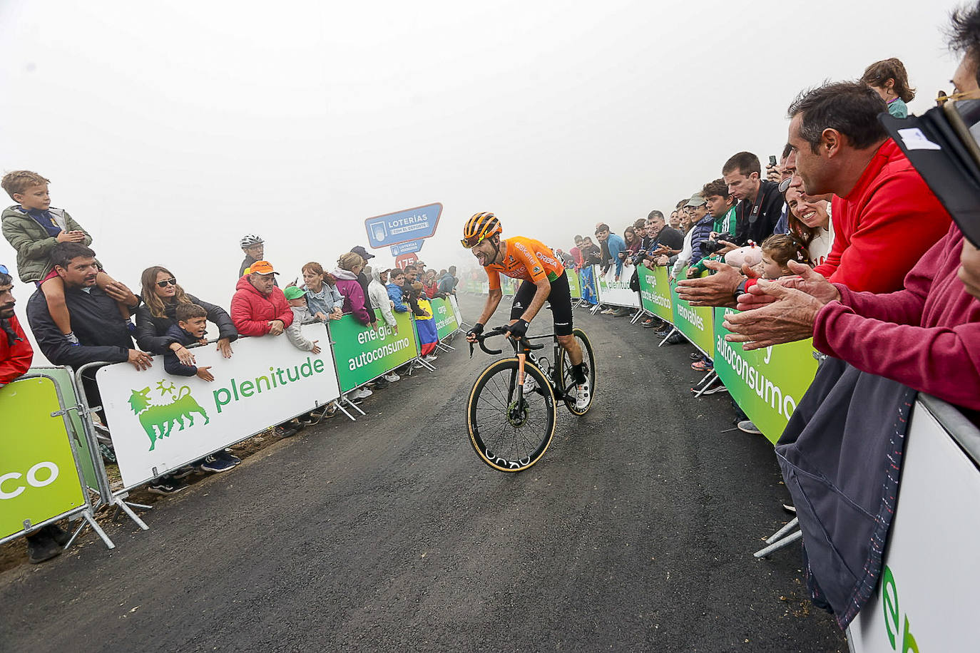 Asturias, escenario ciclista: las imágenes de la Vuelta en la llegada al Cuitu Negru