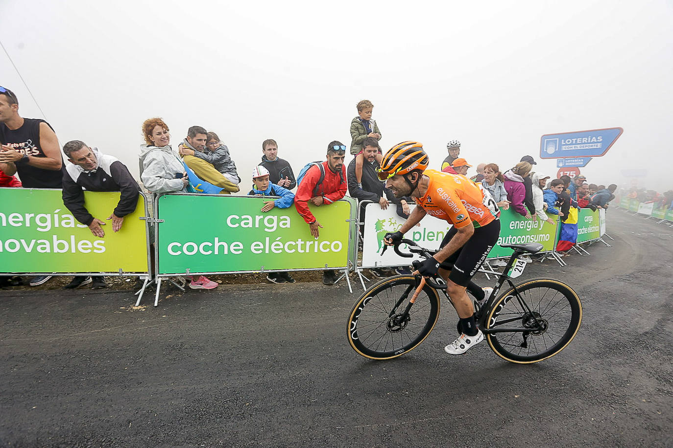 Asturias, escenario ciclista: las imágenes de la Vuelta en la llegada al Cuitu Negru