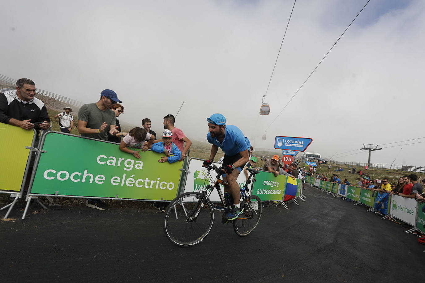 Asturias, escenario ciclista: las imágenes de la Vuelta en la llegada al Cuitu Negru