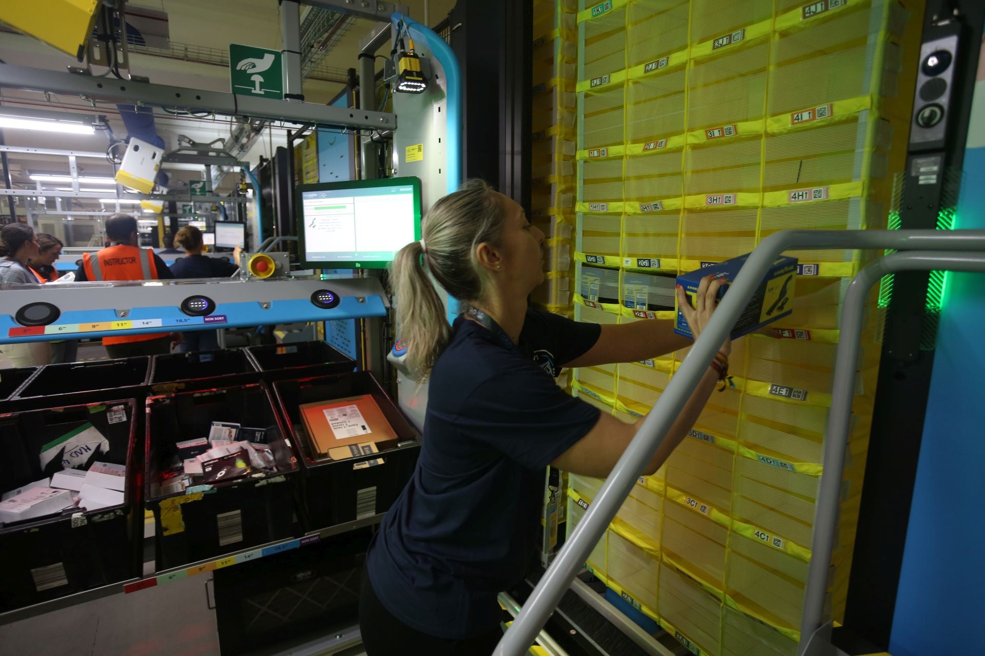 El nuevo centro de Amazon en Asturias, desde dentro