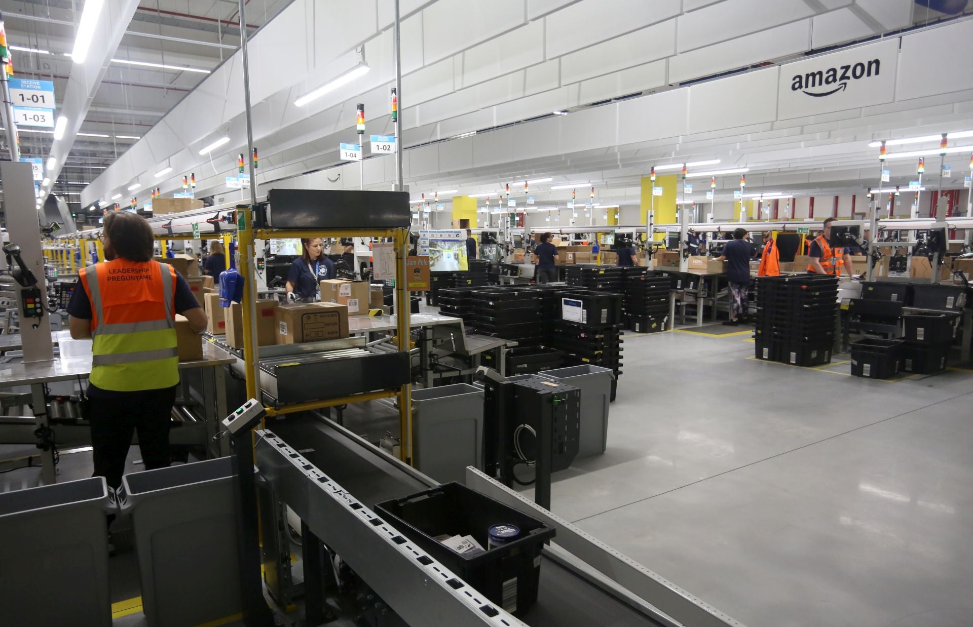 El nuevo centro de Amazon en Asturias, desde dentro