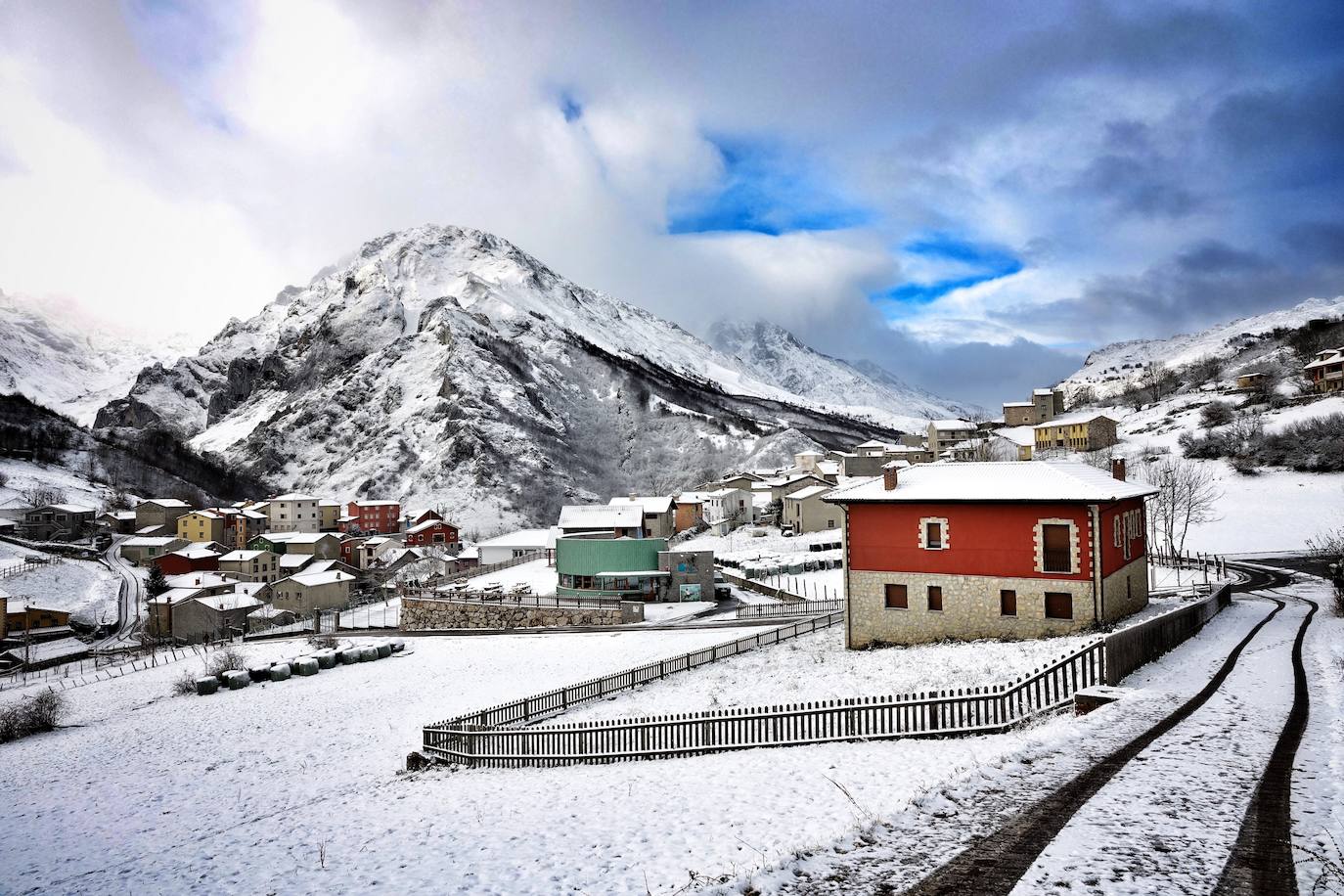 En el corazón de los Picos de Europa: Sotres, un pueblo de altura y de postal