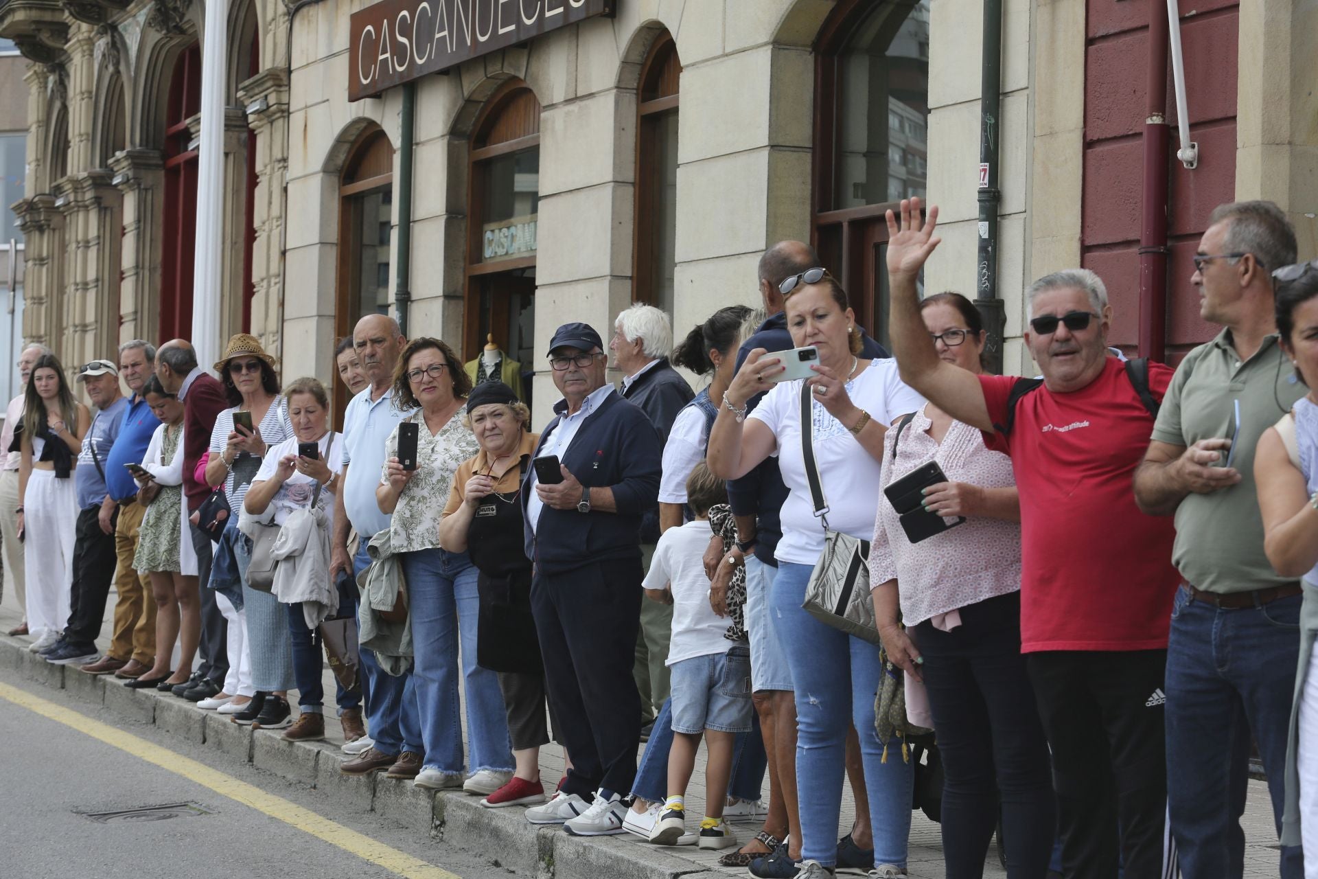 Las imágenes que deja La Vuelta: la salida en Luanco y su paso por Gijón