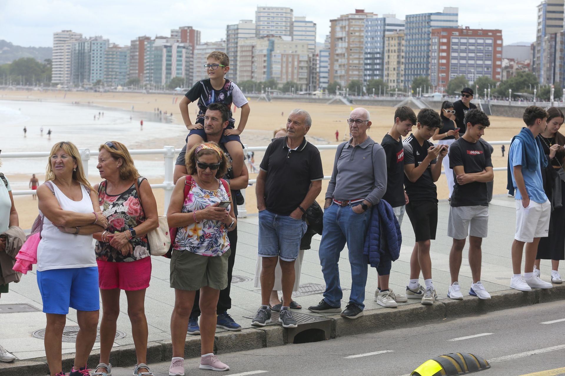 Las imágenes que deja La Vuelta: la salida en Luanco y su paso por Gijón