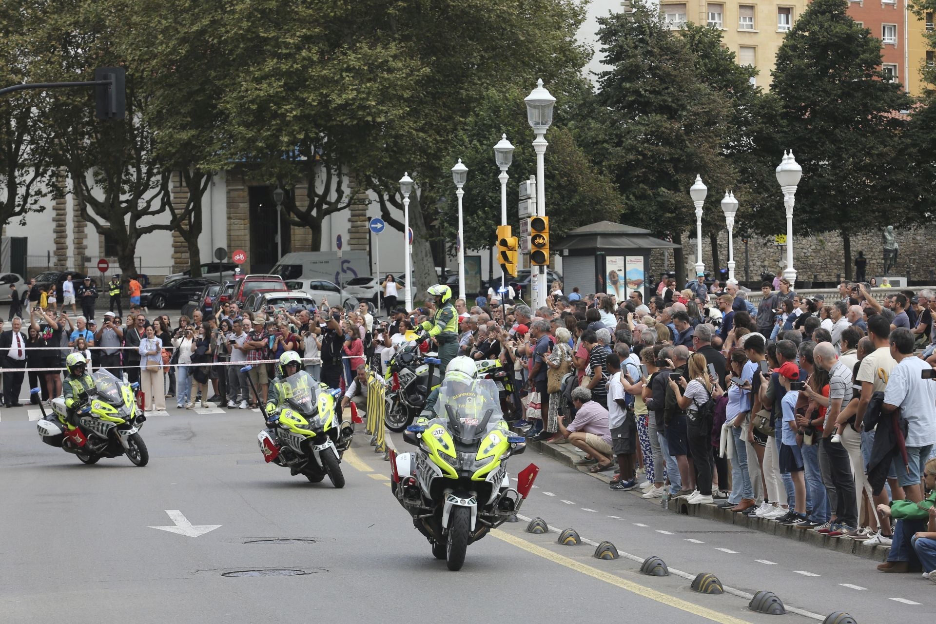 Las imágenes que deja La Vuelta: la salida en Luanco y su paso por Gijón