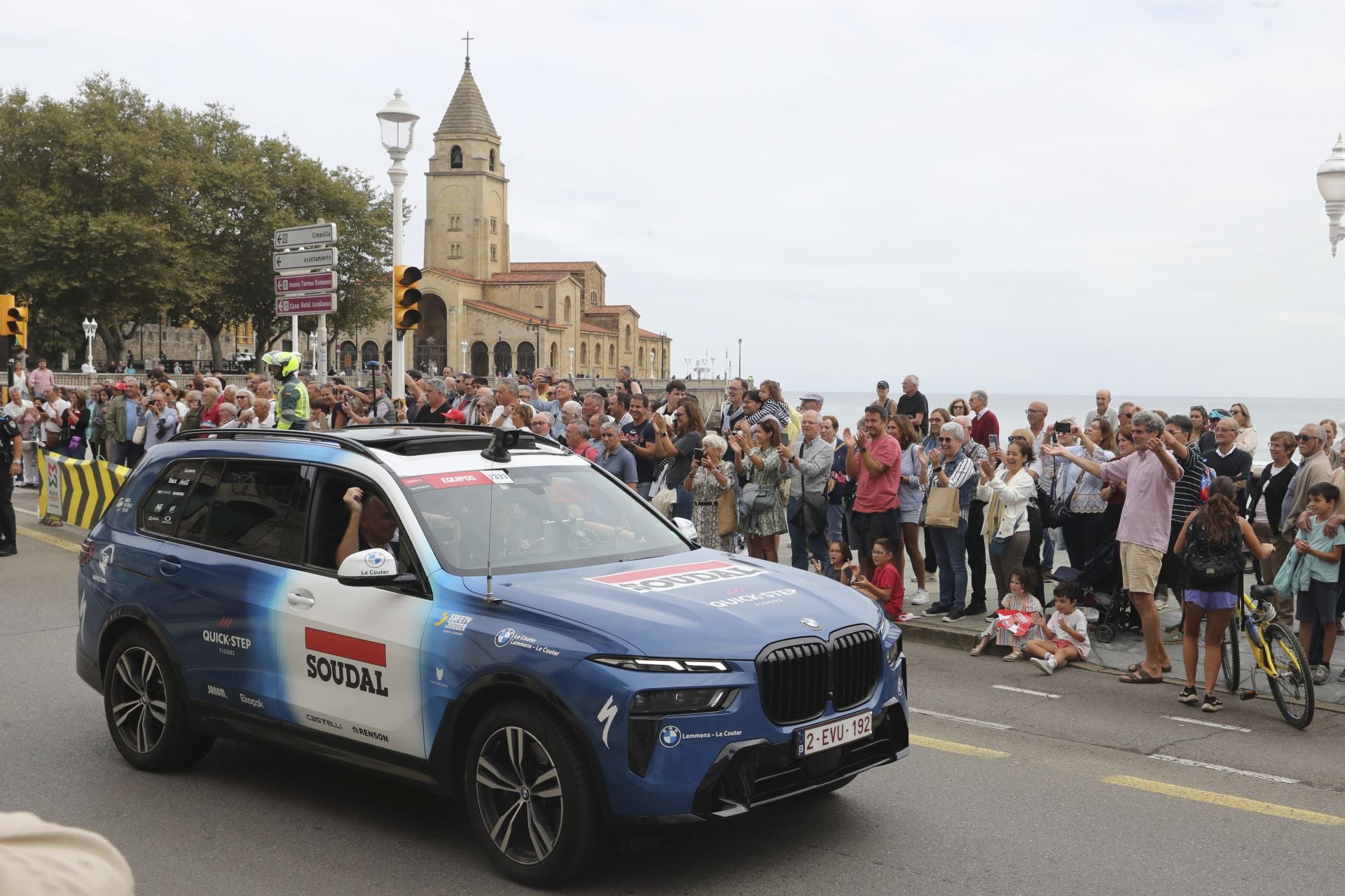 Las imágenes que deja La Vuelta: la salida en Luanco y su paso por Gijón