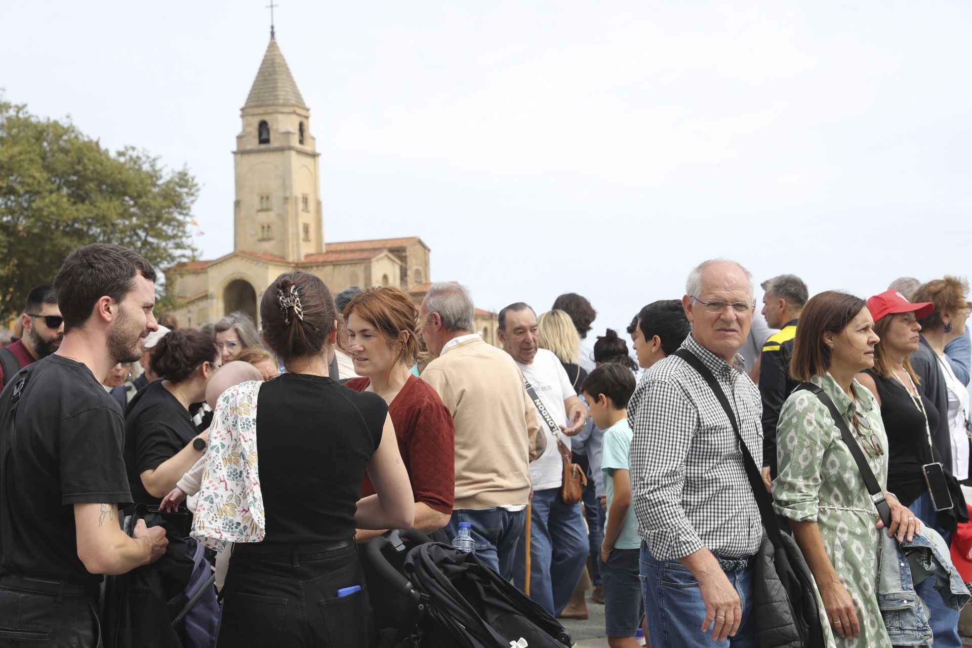 Las imágenes que deja La Vuelta: la salida en Luanco y su paso por Gijón