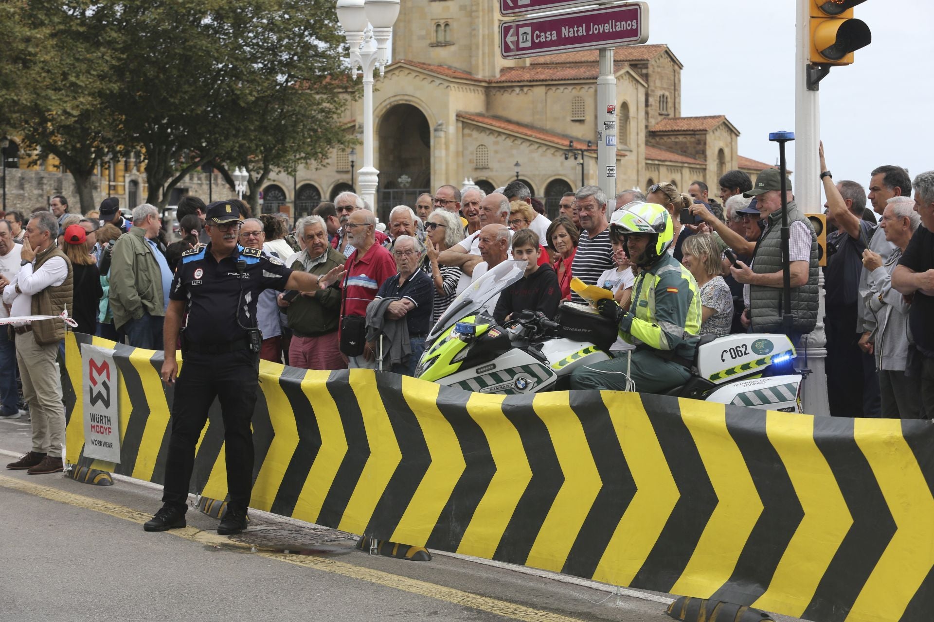 Las imágenes que deja La Vuelta: la salida en Luanco y su paso por Gijón