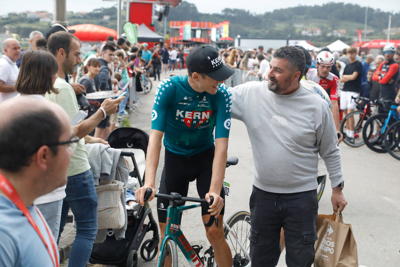 Las imágenes que deja La Vuelta: la salida en Luanco y su paso por Gijón