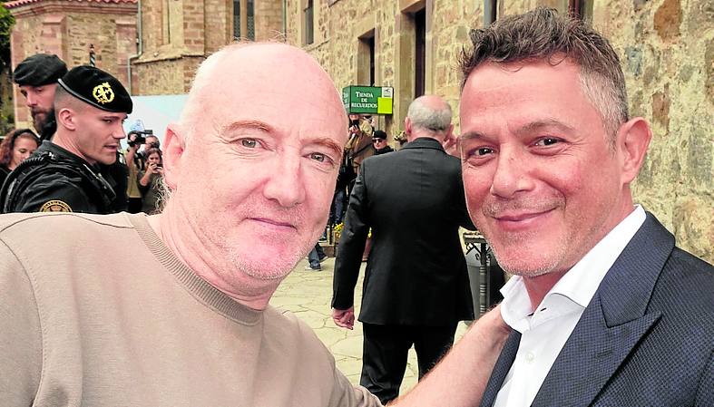 Con el cantante Alejandro Sanz.