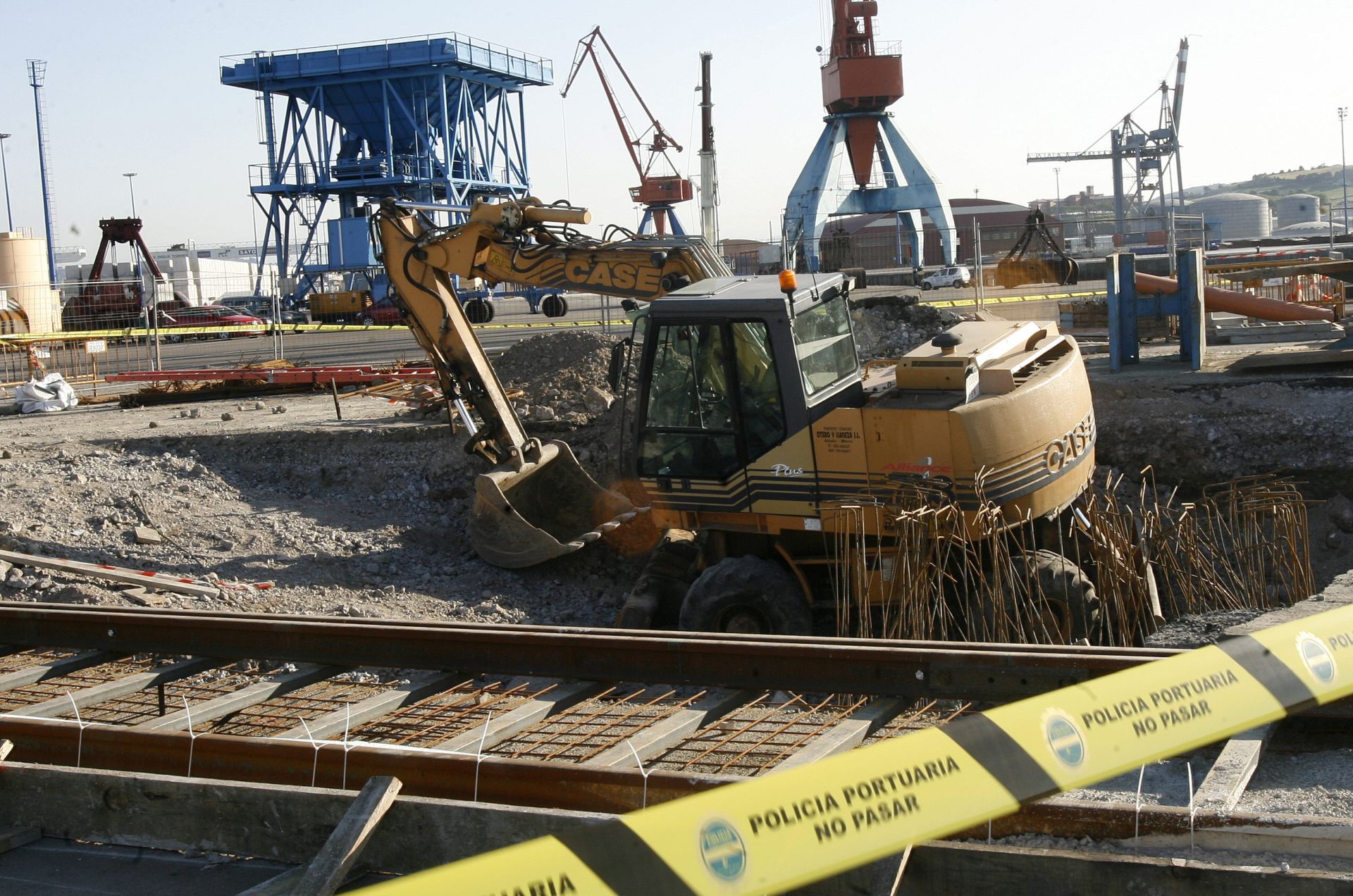 Lugar en el que perdió la vida un operario de 51 años cuando trabajaba en la ampliación de la vía férrea del muelle Moliner en 2007.