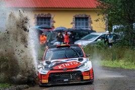 Alejandro Cachón y Borja Rozada, con el Toyota GR Yaris Rally2 en una de especiales del primer bucle.