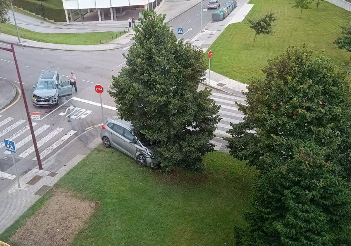 Los dos coches implicados en el accidente en La Coría