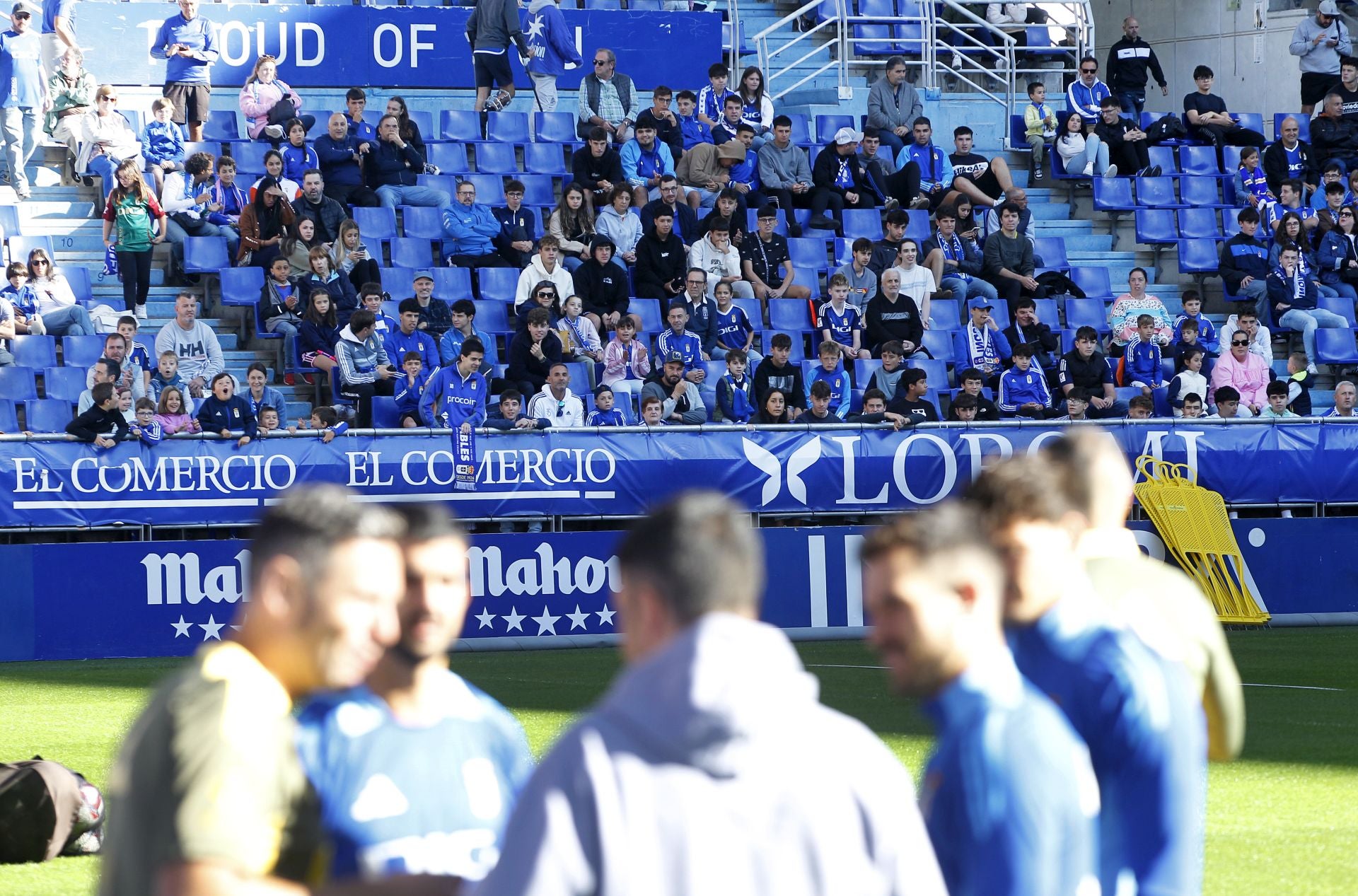 Más de 1.500 seguidores del Oviedo, en el último entrenamiento antes del derbi