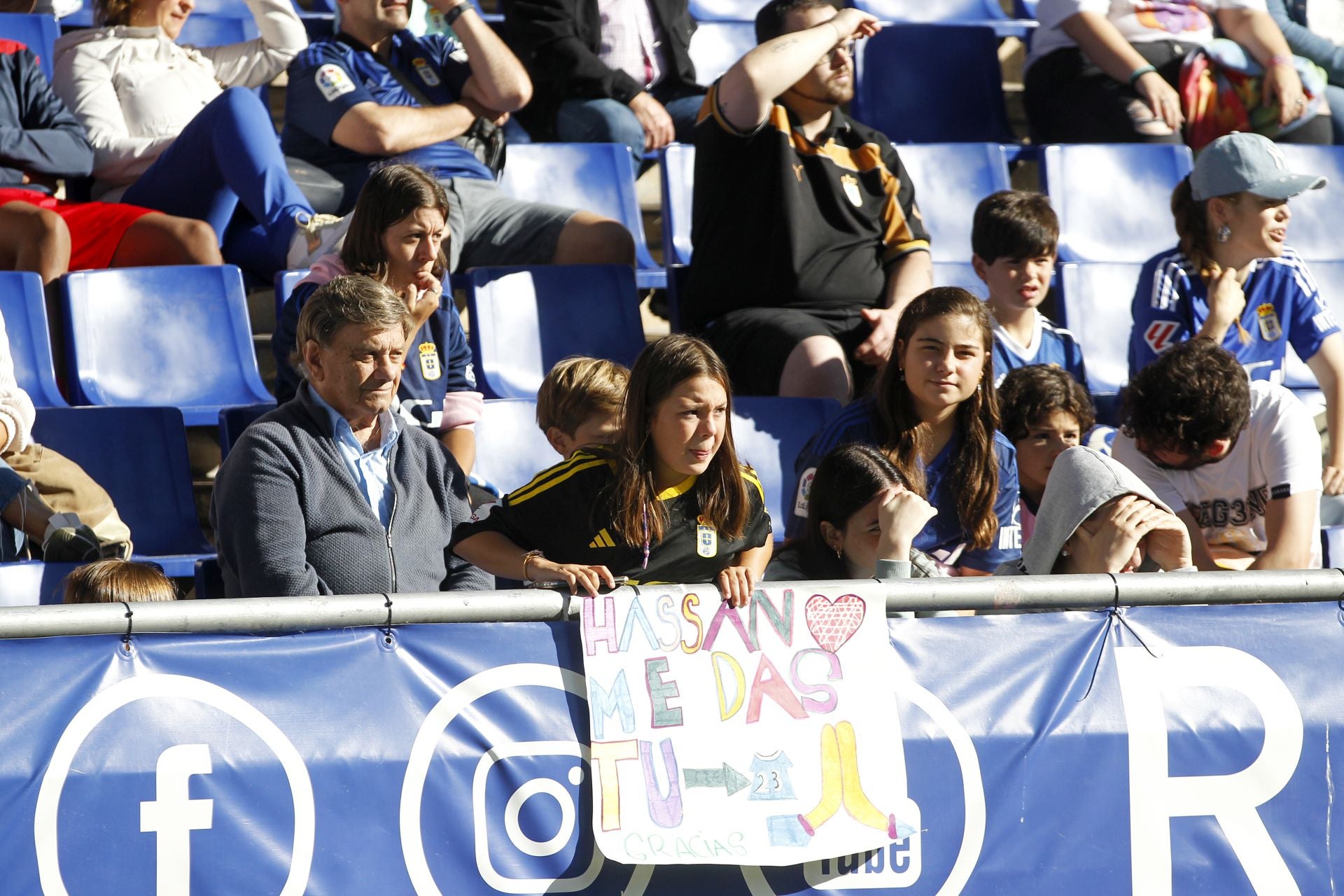 Más de 1.500 seguidores del Oviedo, en el último entrenamiento antes del derbi