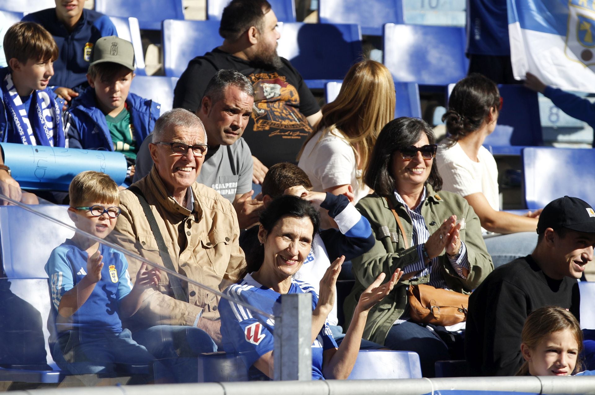 Más de 1.500 seguidores del Oviedo, en el último entrenamiento antes del derbi