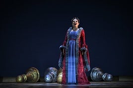 Sabina Puértolas en el rol de Ana Bolena se ganó el aplauso del respetable asturiano.