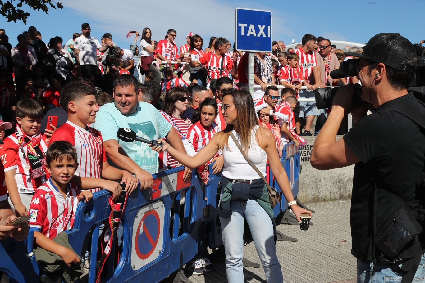 Ambientazo en Gijón antes del derbi asturiano