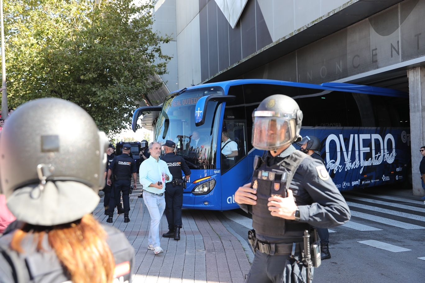 Ambientazo en Gijón antes del derbi asturiano